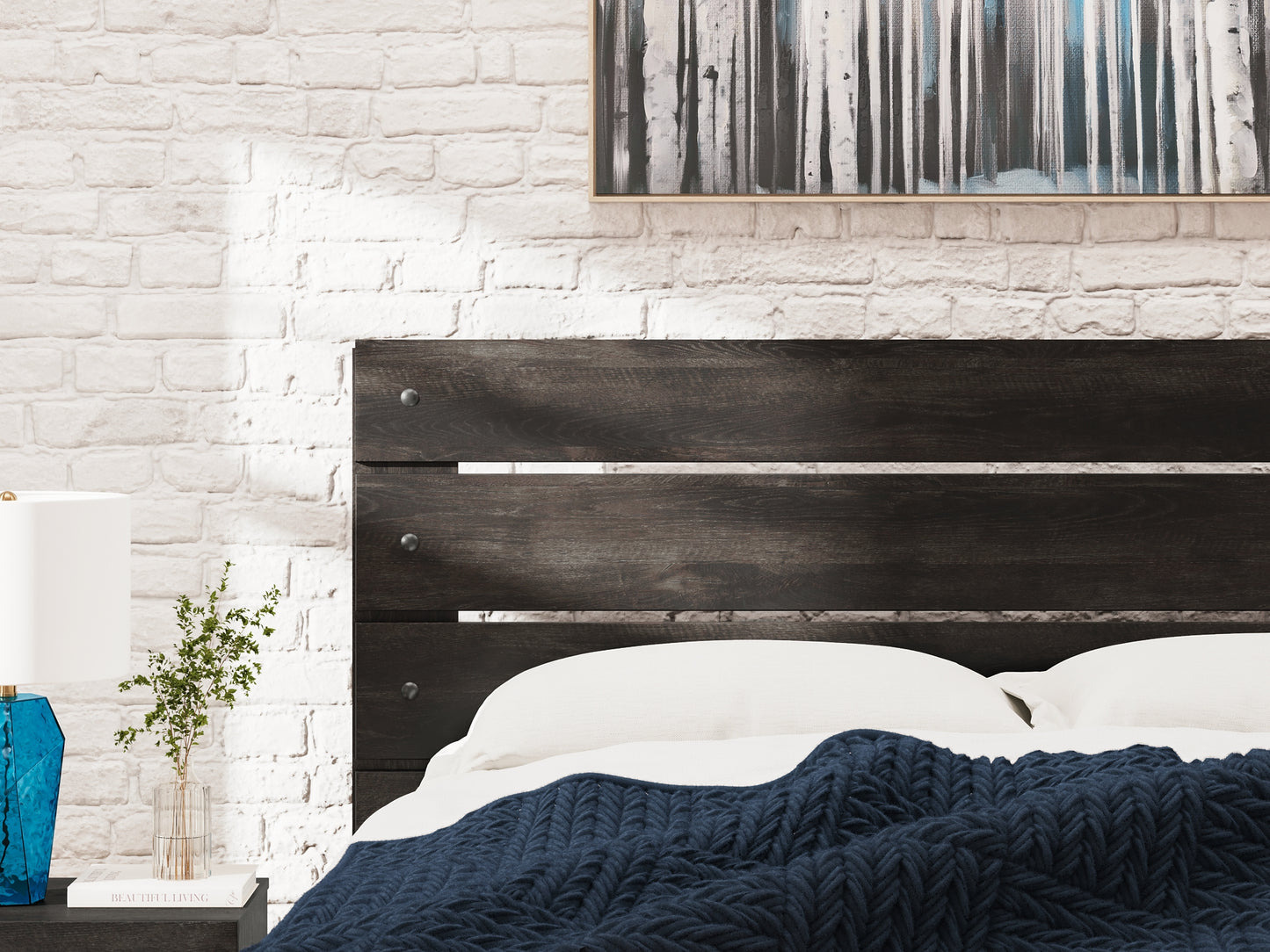 Hollivern King Panel Bed with Mirrored Dresser