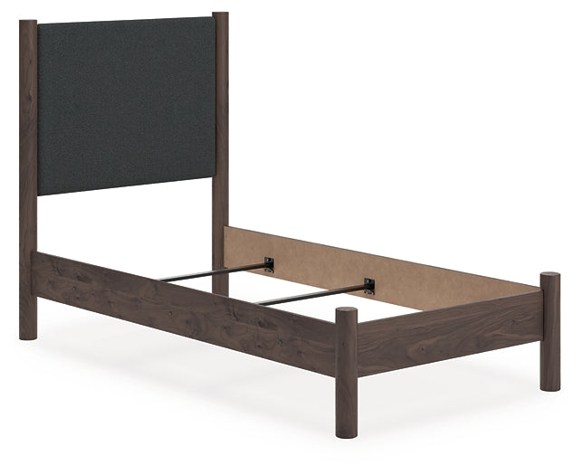Pamytta Upholstered Panel Bed