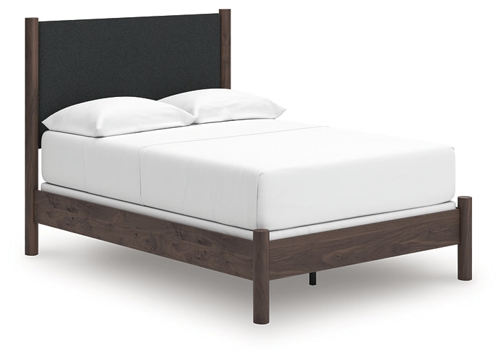 Pamytta Upholstered Panel Bed