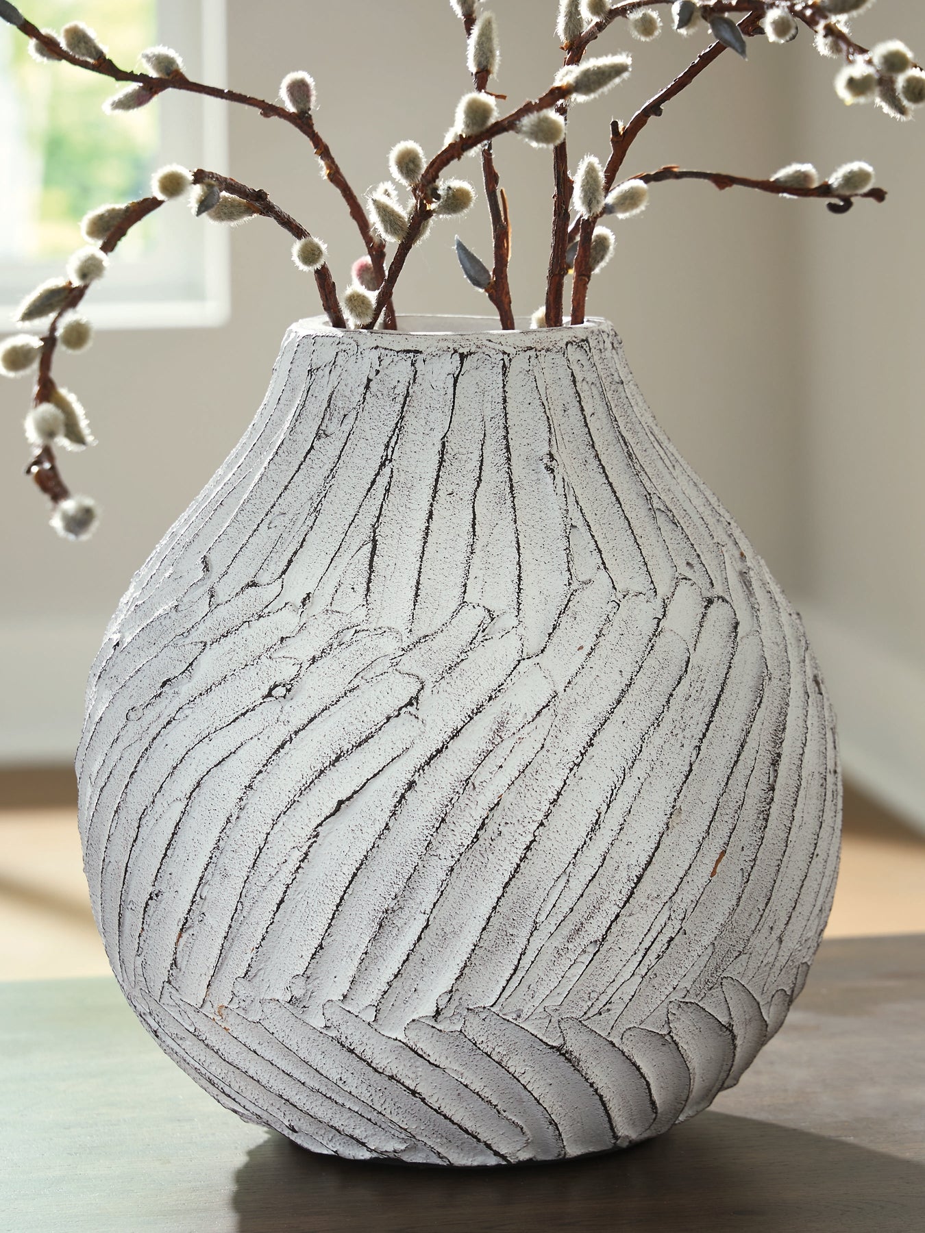 Accessories > Vases