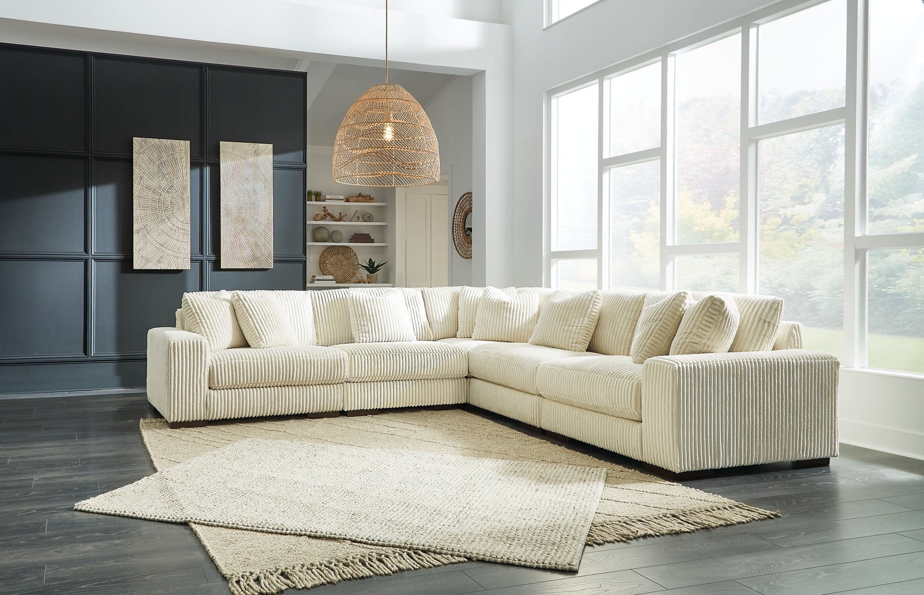 Lindyn 5 Piece Sectional Unclaimed